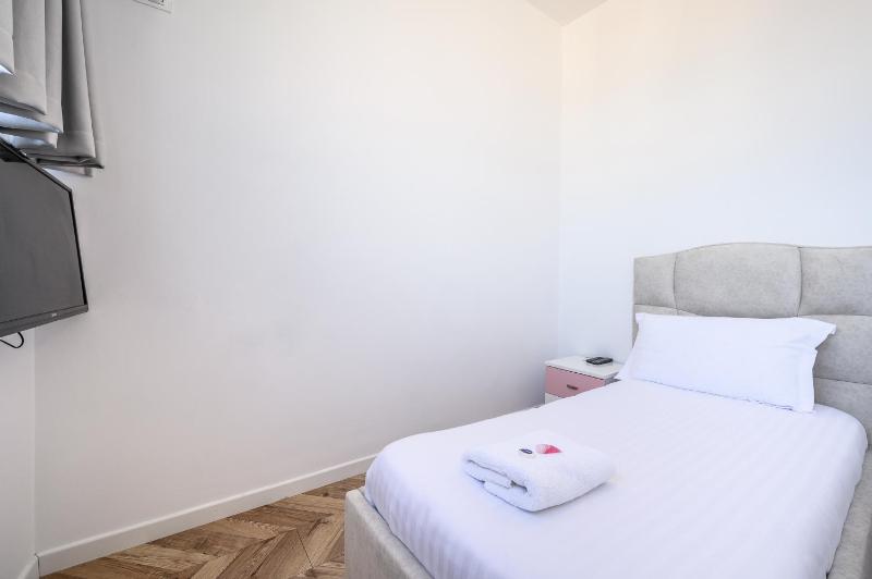 Miku Apartments-LUXURY City View at Wilson Square - image 2