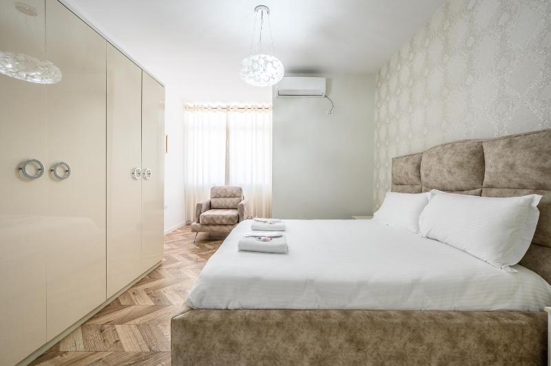Miku Apartments-LUXURY City View at Wilson Square - image 15