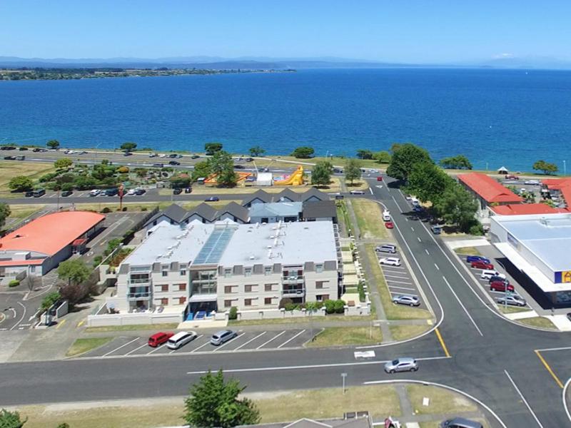 Relax on Roberts - Taupo Holiday Home - image 11