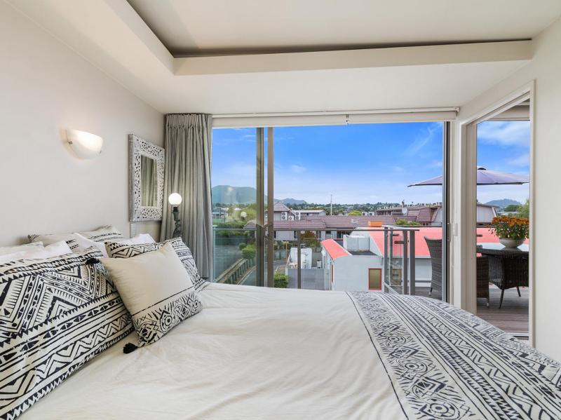 Relax on Roberts - Taupo Holiday Home - image 2