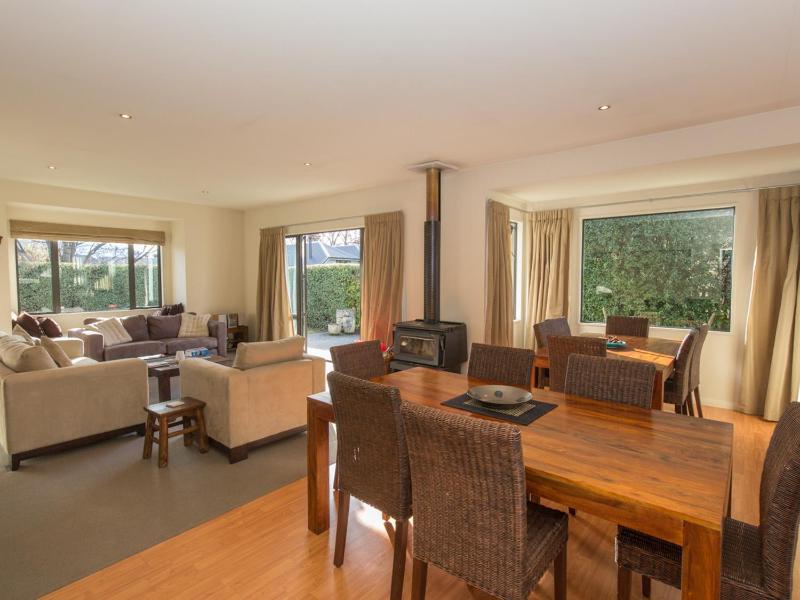 Modern Lake Haven - Wanaka Holiday Home - image 7