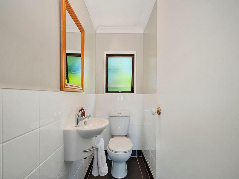 Acacia Bay Getaway - Lake Taupo Holiday Home - image 8