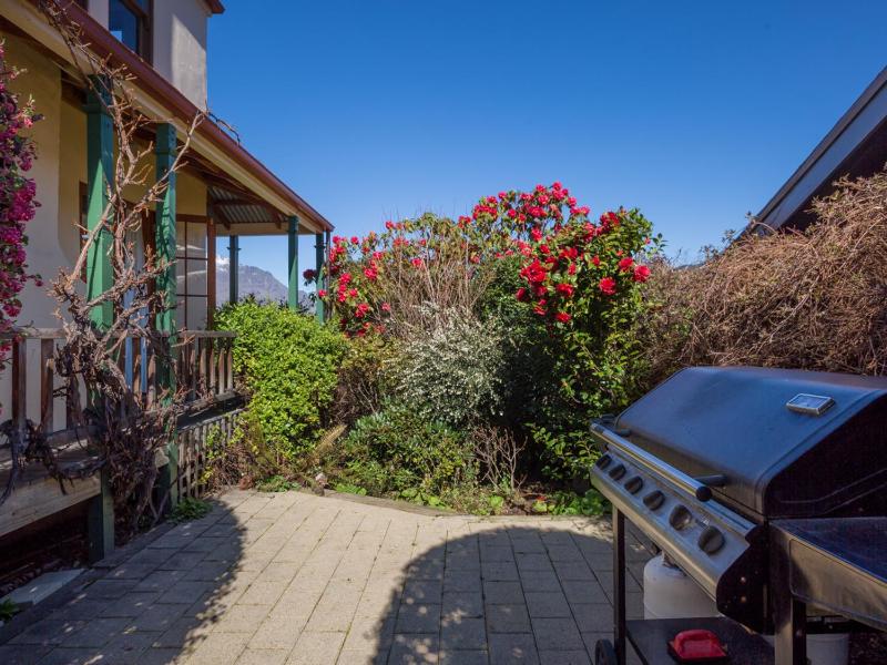 McAlister House - Queenstown Holiday Home - image 12