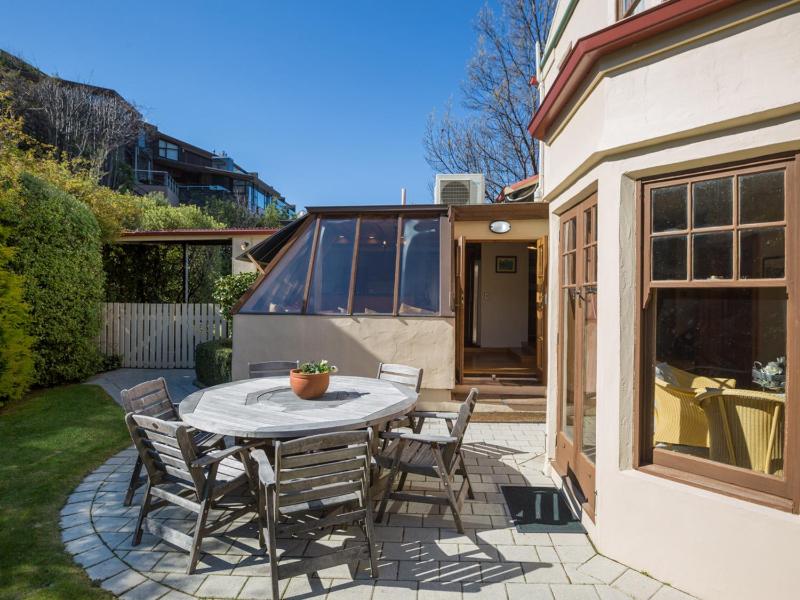 McAlister House - Queenstown Holiday Home - image 10