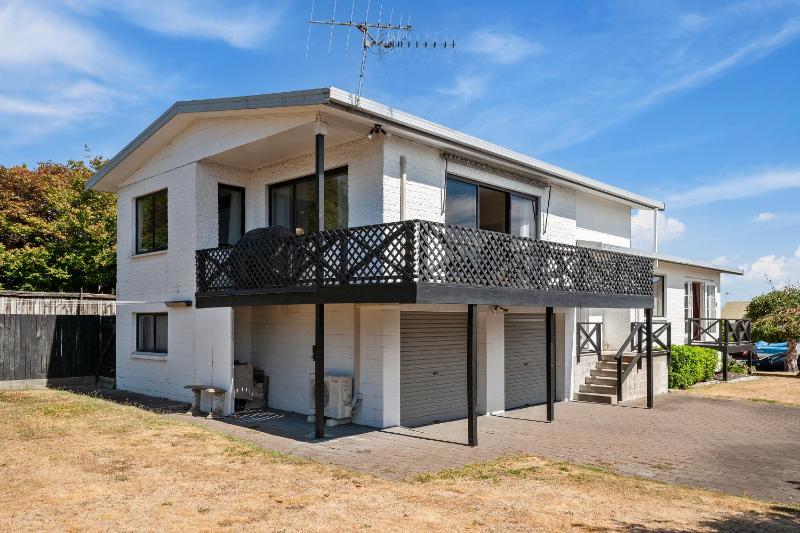 Lake Vista at Two Mile Bay- Taupo Central Home - image 7
