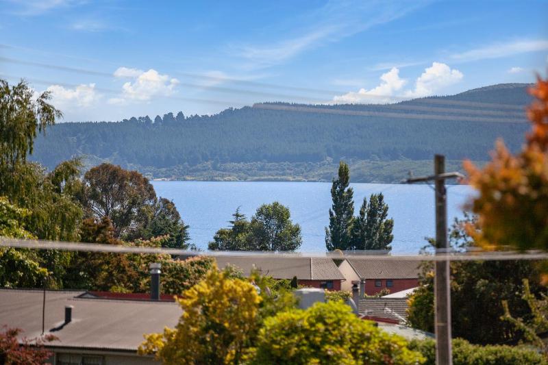 Lake Vista at Two Mile Bay- Taupo Central Home - image 8
