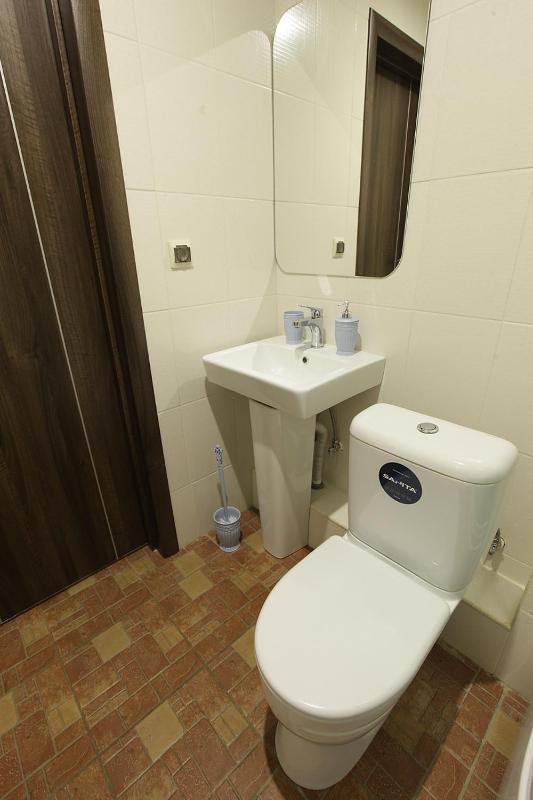 Twin Room with Bathroom image 2