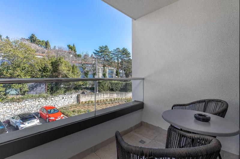 Classic Double Room with Balcony image 4