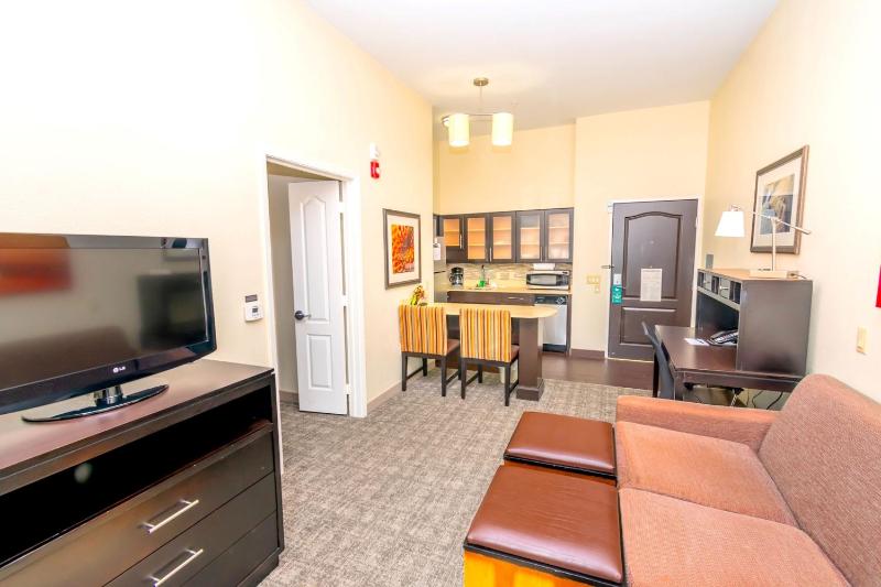 One-Bedroom King Suite with Sofa Bed image 2
