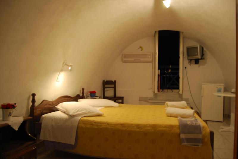 Small Double Room image 2