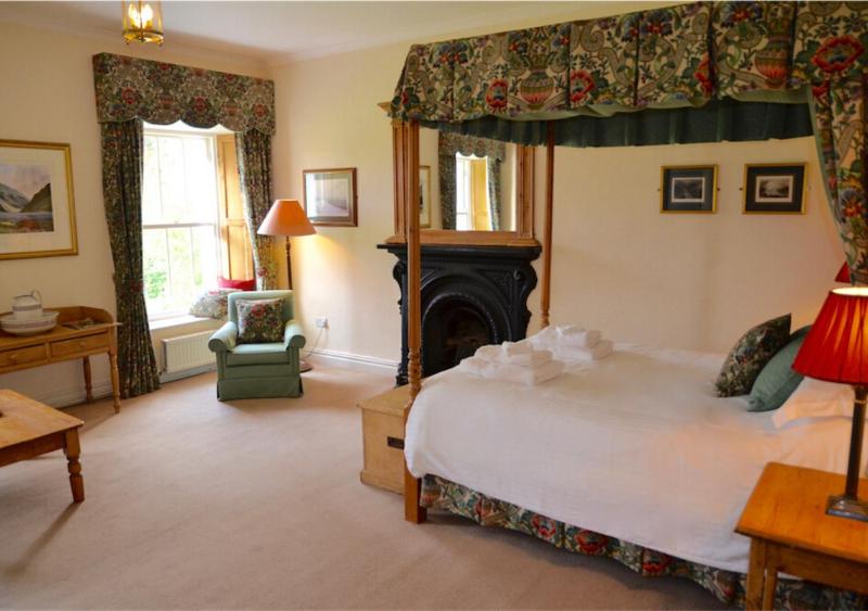 Double Room with Lake View image 3