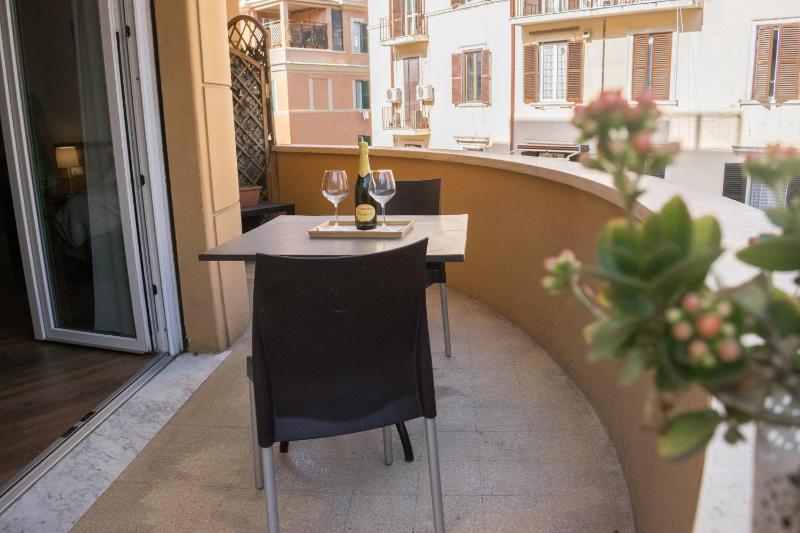 Deluxe Double or Twin Room with Balcony image 3