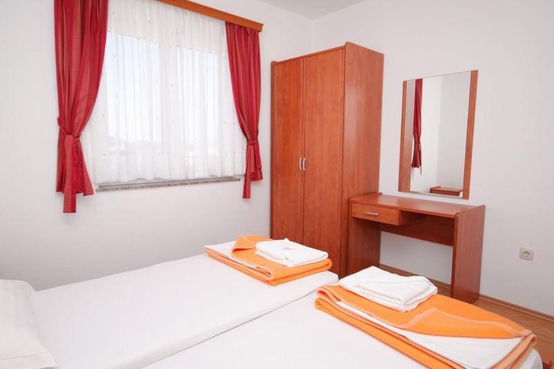 One-Bedroom Apartment with Terrace and Sea View image 3