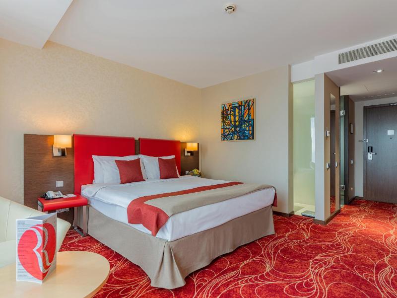 Executive King Room - Non-Smoking image 4
