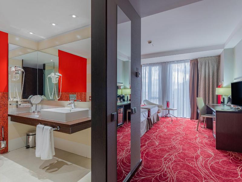 Ramada by Wyndham Sibiu - image 32
