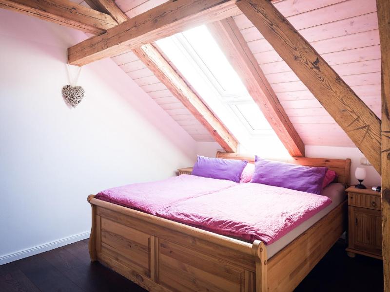 One-Bedroom Apartment image 2