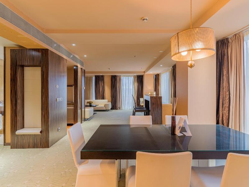 Presidential King Suite - Non-Smoking image 2