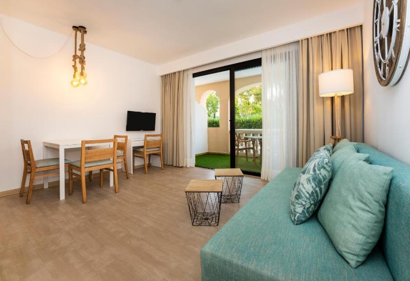 One-Bedroom Apartment image 2