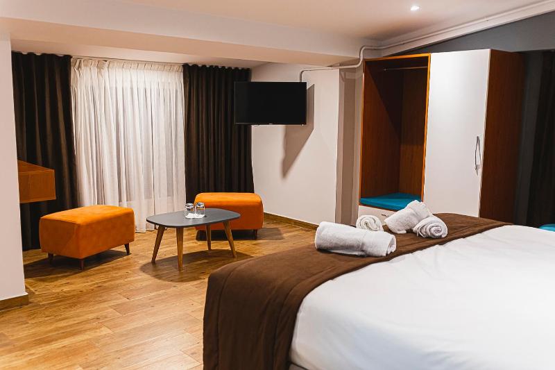 Suite with Lake View image 3