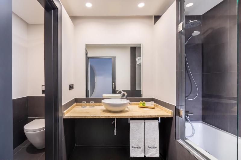 Deluxe Double Room with Balcony - mountain view (2 adults) image 3