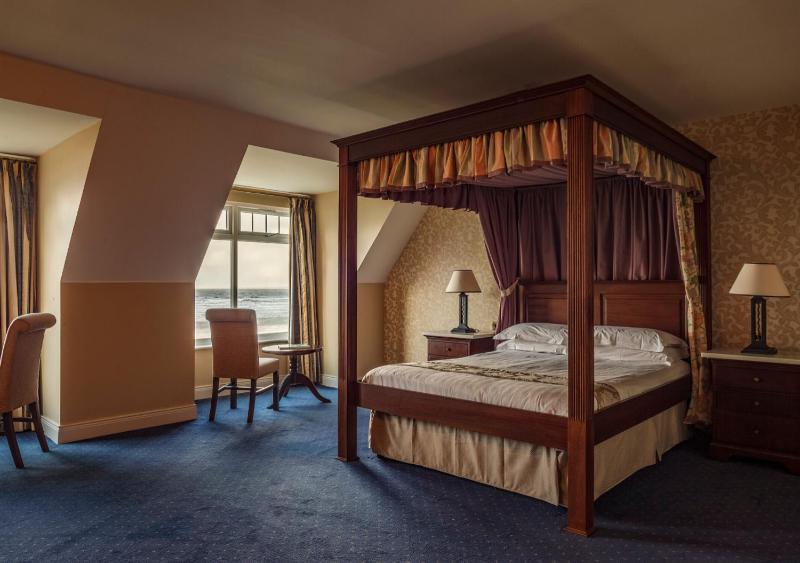 Deluxe Double Room with Sea View image 3