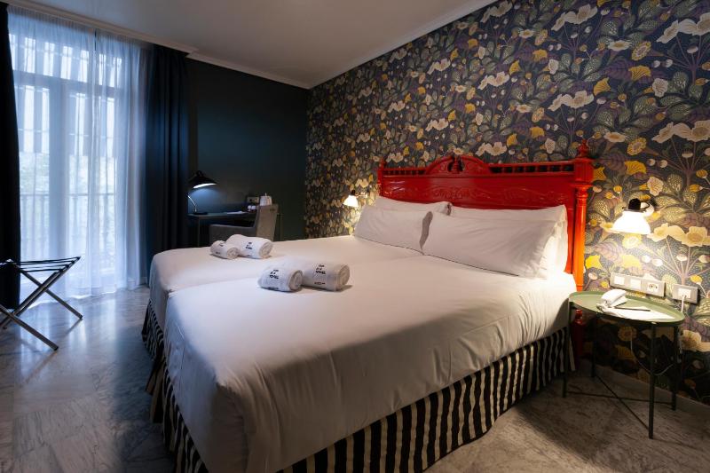 Double Room with City View image 2