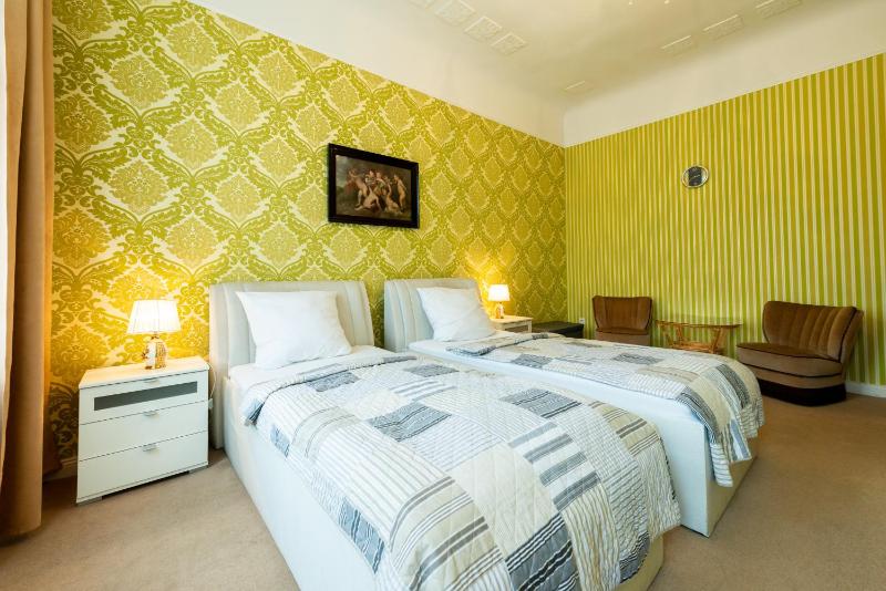 Double Room image 4