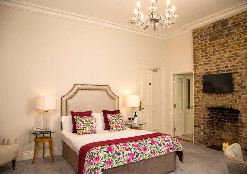 Standard Double Room image 2