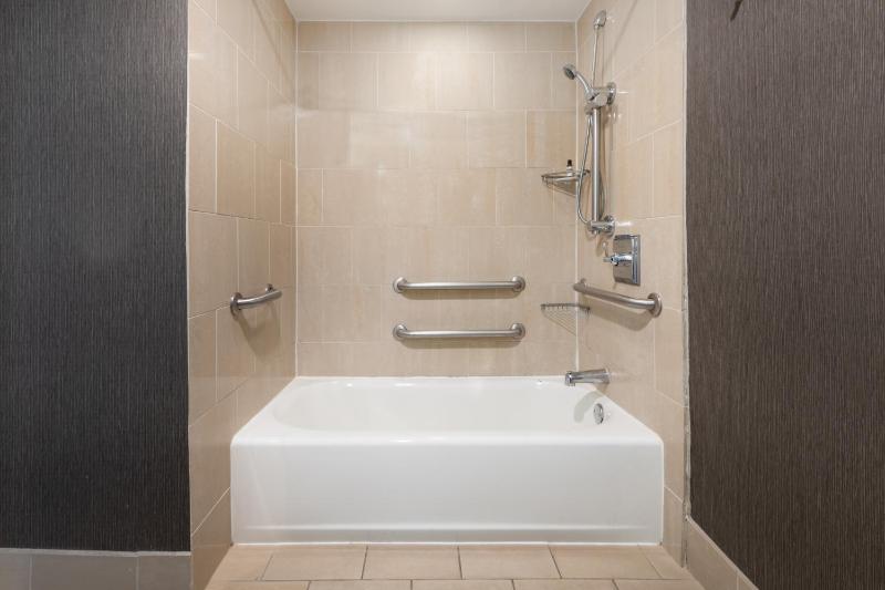 King Room with Accessible Tub - Disability Access image 2