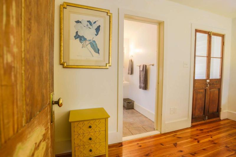 Sweet Spacious Suite - image 6
