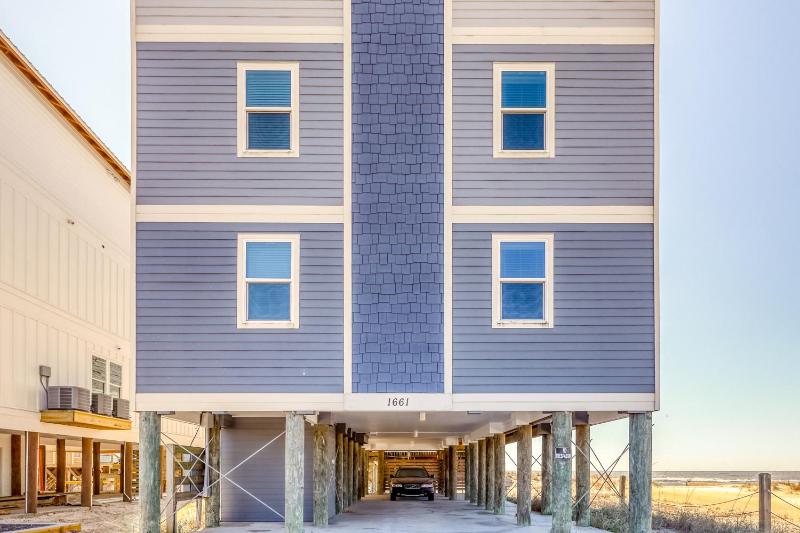 Eight Bedroom House image 3