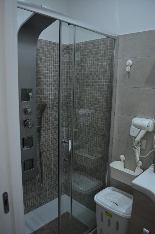 Deluxe Double Room with Balcony image 3