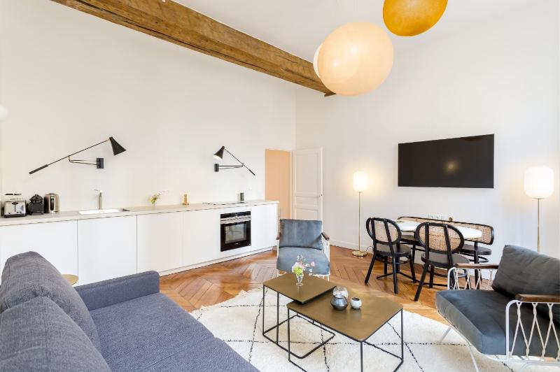 One-Bedroom Apartment image 4