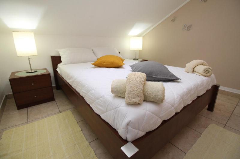 One-Bedroom Apartment image 3
