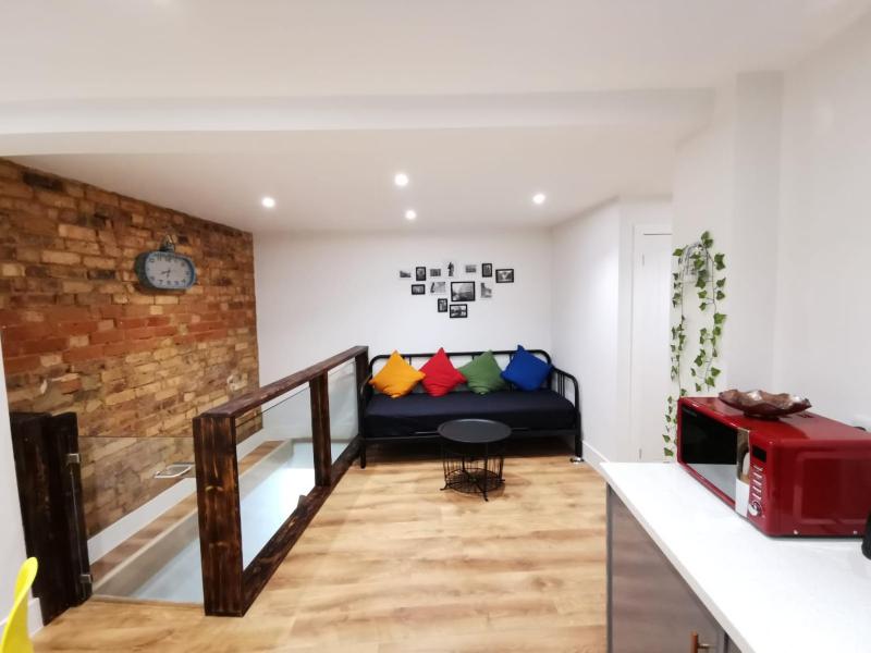 4 sleeps close to restaurants and bars - image 9