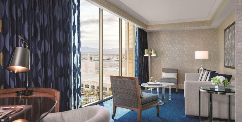 Executive King Suite + Resort Queen Strip View image 4