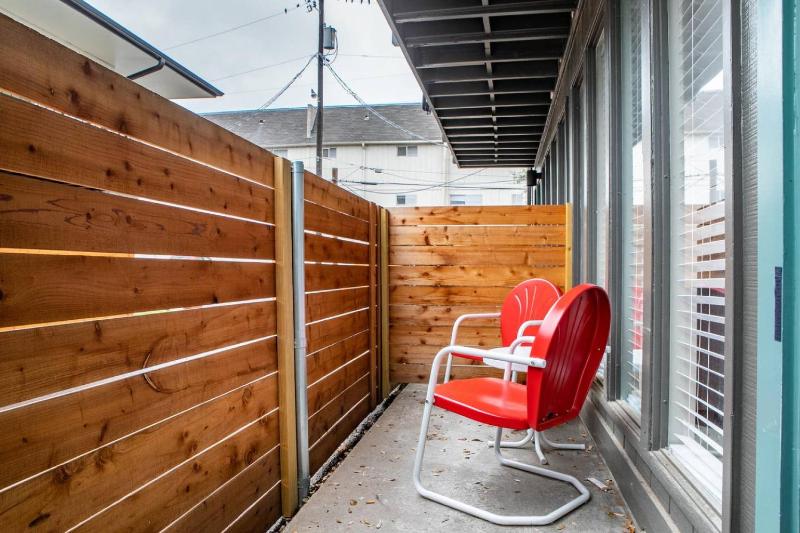Studio Apartment image 2