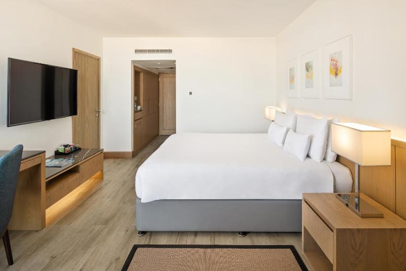 Sea View Premium One Bedroom - Free Breakfast & Exclusive Peacock Lounge Access with Free Shuttle to Shopping Malls image 1