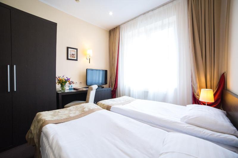 Twin Room image 2