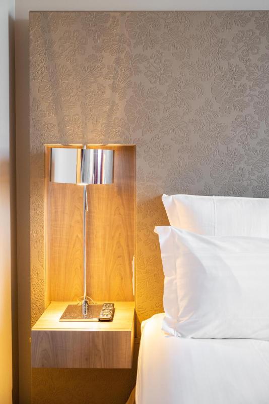 Superior Twin Room image 3