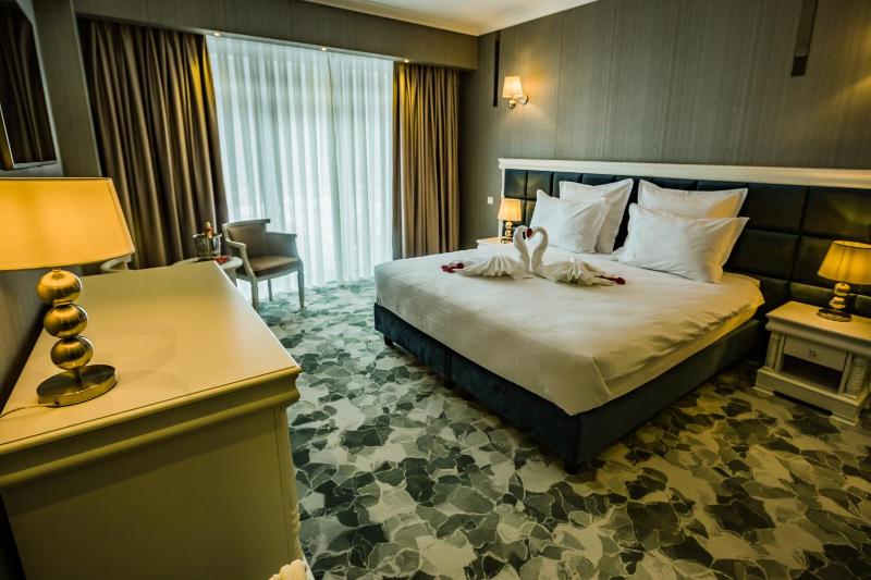 Deluxe Double Room image 1