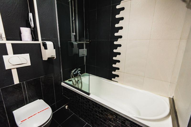 Deluxe Twin Room image 1