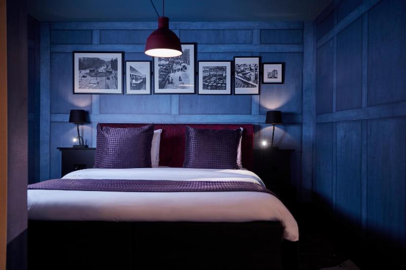 Deluxe Suite image 1