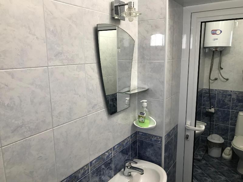 Triple Room with Shared Bathroom image 2