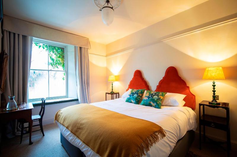 Comfortable Twin Room image 1