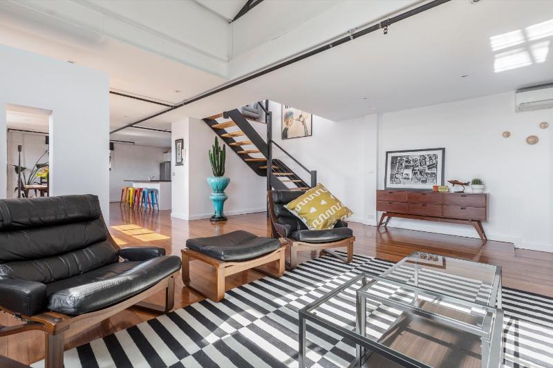 StayCentral - Fitzroy Converted Warehouse Penthouse - image 6