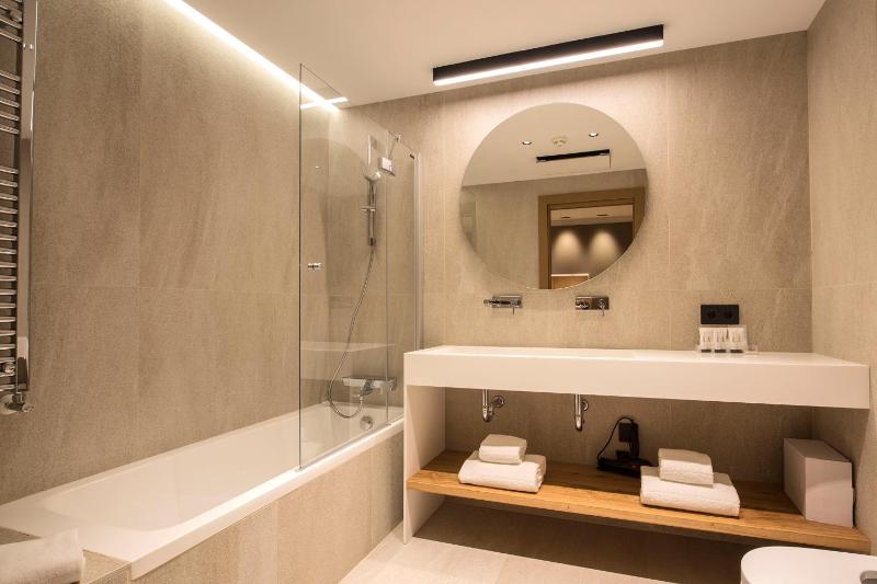 Superior Double Room image 3