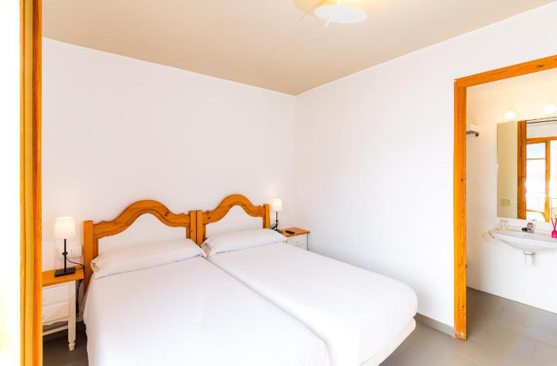 Double or Twin Room with Spa Access image 3