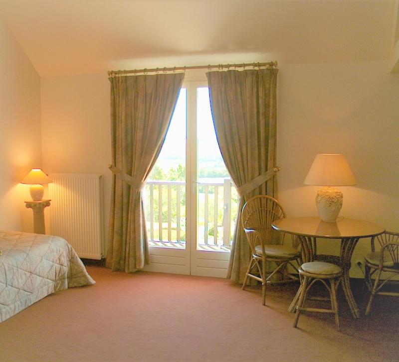 Triple Room with Balcony image 1