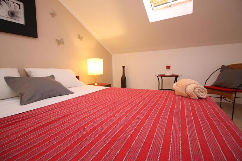 One-Bedroom Apartment image 2